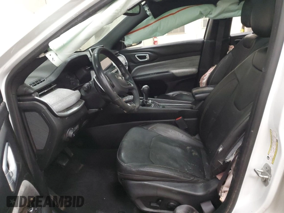 2023 Jeep Compass Latitude Lux z VIN 3C4NJDFN0PT559414, wystawiony jako Copart lot #48140005 z przebiegiem 21 559 mil mil oraz Szkoda całkowita • Salvage title. Historia ofert i sprzedaży dostępna na DreamBid. Obrazek 7.