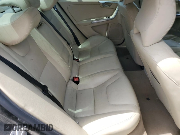 2015 Volvo S60 T5 Drive-E Platinum z VIN YV140MFD4F1314783, wystawiony jako Copart lot #55292105 z przebiegiem 129 818 mil mil oraz Szkoda całkowita • Salvage title. Historia ofert i sprzedaży dostępna na DreamBid. Obrazek 10.