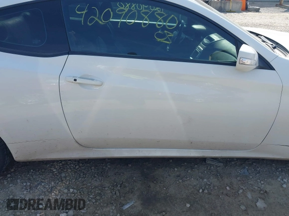 2010 Hyundai Genesis Coupe Grand Touring z VIN KMHHU6KH2AU023718, wystawiony jako IAAI lot #42090880 z przebiegiem 228 944 mil mil oraz . Historia ofert i sprzedaży dostępna na DreamBid. Obrazek 13.