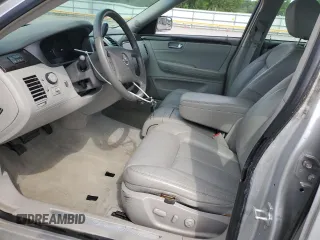 2010 Cadillac DTS 1SA z VIN 1G6KA5EY5AU111898, wystawiony jako Copart lot #54946955 z przebiegiem 44 259 mil mil oraz Szkoda całkowita • Salvage title. Historia ofert i sprzedaży dostępna na DreamBid. Obrazek 7.