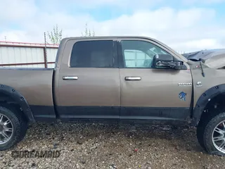 2010 Dodge 2500 SLT z VIN 3D7UT2CL7AG174645, wystawiony jako IAAI lot #42073179 z przebiegiem 158 842 mil mil oraz . Historia ofert i sprzedaży dostępna na DreamBid. Obrazek 14.