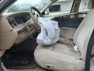 2008 Mercury Grand Marquis GS with VIN 2MEFM74V58X618701, listed as a Copart auction lot 40130954 with 175,433 mi miles and Salvage Title. Bid and sale history available at DreamBid. Image 7.