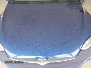 2016 Tesla Model X 70D z VIN 5YJXCAE20GF002753, wystawiony jako Copart lot #50954795 z przebiegiem 77 256 mil mil oraz Szkody całkowita. Historia ofert i sprzedaży dostępna na DreamBid. Obrazek 14.