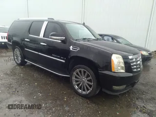 2008 Cadillac Escalade ESV with VIN 1GYFK66858R118129, listed as a IAAI auction lot 41762507 with 272,460 mi miles. Bid and sale history available at carsss.com. Image 1.
