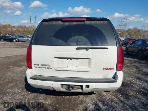 2008 GMC Yukon XL SLT 4SB z VIN 1GKFK16308R106715, wystawiony jako IAAI lot #40669557 z przebiegiem 268 028 mil mil oraz . Historia ofert i sprzedaży dostępna na DreamBid. Obrazek 17.
