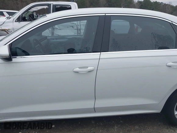 2020 Volkswagen Passat 2.0T SE with VIN 1VWSA7A32LC009225, listed as a IAAI auction lot 41385068 with 106,202 mi miles. Bid and sale history available at carsss.com. Image 15.