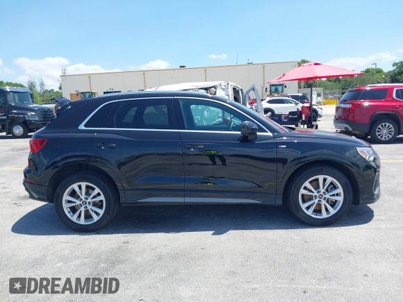2024 Audi Q3 S line Premium z VIN WA1DECF39R1055263, wystawiony jako IAAI lot #42270200 z przebiegiem 29 691 mil mil oraz . Historia ofert i sprzedaży dostępna na DreamBid. Obrazek 13.