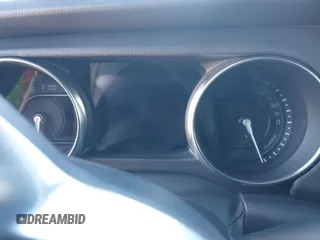 2021 Jeep Wrangler Unlimited Sahara z VIN 1C4JJXP68MW863698, wystawiony jako IAAI lot #41615738 z przebiegiem Nie podano mil oraz . Historia ofert i sprzedaży dostępna na DreamBid. Obrazek 7.