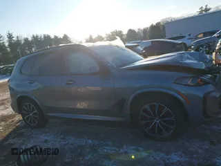 2024 BMW X5 xDrive40i z VIN 5UX23EU06R9T45953, wystawiony jako IAAI lot #41338362 z przebiegiem 33 943 mil mil oraz . Historia ofert i sprzedaży dostępna na DreamBid. Obrazek 13.
