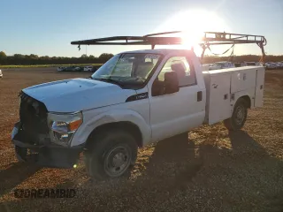 2011 Ford F-250 XL z VIN 1FDBF2A69BEB34058, wystawiony jako Copart lot #81473134 z przebiegiem 231 056 mil mil oraz Szkoda całkowita • Salvage title. Historia ofert i sprzedaży dostępna na DreamBid. Obrazek 1.