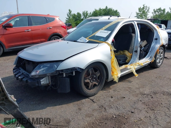 2010 Ford Fusion SE z VIN 3FAHP0HA8AR350320, wystawiony jako IAAI lot #42431622 z przebiegiem 245 719 mil mil oraz . Historia ofert i sprzedaży dostępna na DreamBid. Obrazek 2.