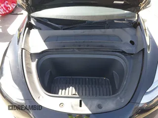 2022 Tesla Model Y Long Range z VIN 7SAYGAEE5NF428327, wystawiony jako IAAI lot #41698750 z przebiegiem 26 846 mil mil oraz . Historia ofert i sprzedaży dostępna na DreamBid. Obrazek 10.