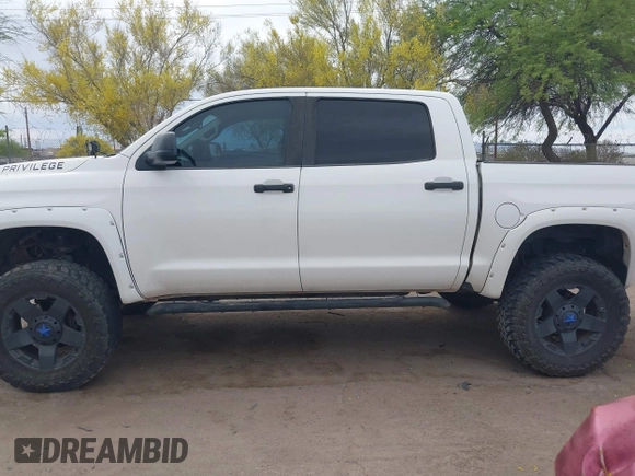 2016 Toyota Tundra SR5 z VIN 5TFDW5F15GX491017, wystawiony jako IAAI lot #42033427 z przebiegiem 97 290 mil mil oraz . Historia ofert i sprzedaży dostępna na DreamBid. Obrazek 14.