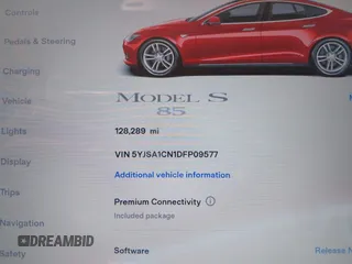 2013 Tesla Model S с VIN 5YJSA1CN1DFP09577, выставлен на аукционе IAAI как лот 41626684 с пробегом 128 289 миль миль и . История ставок и продаж доступна на DreamBid. Изображение 15.