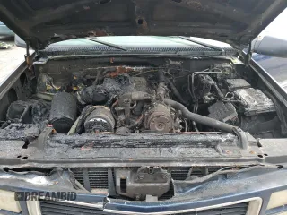1999 GMC Suburban z VIN 1GKGK26J6XJ771768, wystawiony jako Copart lot #66300974 z przebiegiem 181 048 mil mil oraz Szkody całkowita. Historia ofert i sprzedaży dostępna na DreamBid. Obrazek 12.