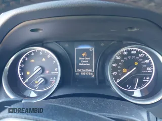 2020 Toyota Camry SE z VIN 4T1G11AK8LU362751, wystawiony jako IAAI lot #42322858 z przebiegiem 105 175 mil mil oraz . Historia ofert i sprzedaży dostępna na DreamBid. Obrazek 7.