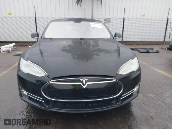 2013 Tesla Model S с VIN 5YJSA1CN0DFP20408, выставлен на аукционе IAAI как лот 41524470 с пробегом Не указан миль и . История ставок и продаж доступна на DreamBid. Изображение 13.