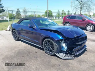 2020 Ford Mustang EcoBoost z VIN 1FATP8UH2L5127689, wystawiony jako IAAI lot #42219307 z przebiegiem 21 399 mil mil oraz . Historia ofert i sprzedaży dostępna na DreamBid. Obrazek 1.