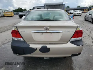 2005 Toyota Camry STD z VIN 4T1BE32K75U087837, wystawiony jako Copart lot #56735965 z przebiegiem 231 694 mil mil oraz Szkoda całkowita • Salvage title. Historia ofert i sprzedaży dostępna na DreamBid. Obrazek 6.