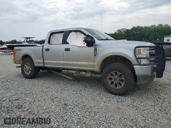 2020 Ford F-250 XL z VIN 1FT7W2B6XLEE81814, wystawiony jako Copart lot #56356235 z przebiegiem 106 361 mil mil oraz Szkoda całkowita • Salvage title. Historia ofert i sprzedaży dostępna na DreamBid. Obrazek 4.