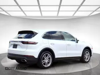 2021 Porsche Cayenne z VIN WP1AA2AY6MDA03XXX, wystawiony jako Copart lot #60909005 z przebiegiem 27 698 mil mil oraz Czysty tytuł • Clean title. Historia ofert i sprzedaży dostępna na DreamBid. Obrazek 4.