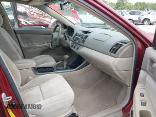 2002 Toyota Camry LE z VIN 4T1BE30K32U110304, wystawiony jako IAAI lot #42357455 z przebiegiem 221 389 mil mil oraz . Historia ofert i sprzedaży dostępna na DreamBid. Obrazek 5.