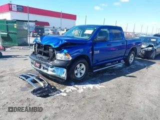 2018 Ram 1500 Express z VIN 1C6RR6KT7JS160672, wystawiony jako IAAI lot #41717485 z przebiegiem 141 712 mil mil oraz . Historia ofert i sprzedaży dostępna na DreamBid. Obrazek 2.