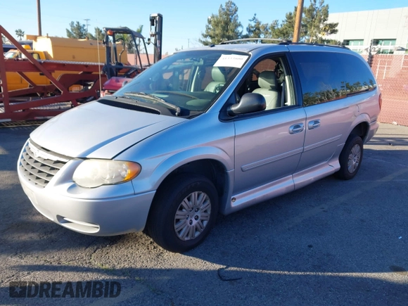 2007 Chrysler Town & Country LWB LX with VIN 2A4GP44R87R352599, listed as a IAAI auction lot 41333800 with 222,417 mi miles. Bid and sale history available at carsss.com. Image 19.