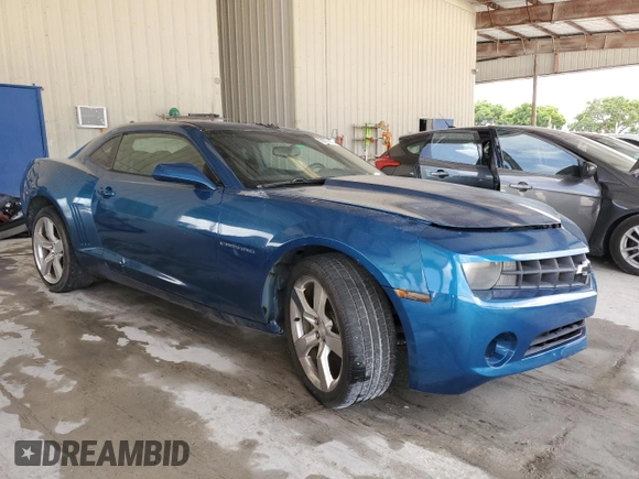 2010 Chevrolet Camaro LS z VIN 2G1FA1EV0A9144942, wystawiony jako Copart lot #60247485 z przebiegiem 159 045 mil mil oraz Czysty tytuł • Clean title. Historia ofert i sprzedaży dostępna na DreamBid. Obrazek 4.