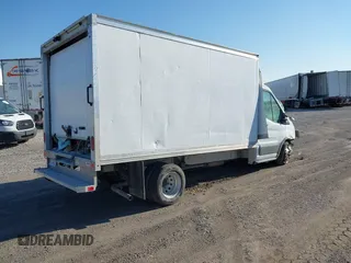 2022 Ford Transit z VIN 1FDBF6Z86NKA40450, wystawiony jako IAAI lot #41768046 z przebiegiem Nie podano mil oraz . Historia ofert i sprzedaży dostępna na DreamBid. Obrazek 4.