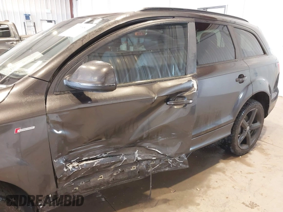 2015 Audi Q7 3.0T S line Prestige with VIN WA1DGAFE1FD014555, listed as a IAAI auction lot 41176881 with 149,546 mi miles. Bid and sale history available at carsss.com. Image 6.