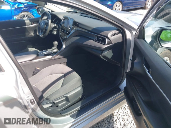 2023 Toyota Camry LE z VIN 4T1C11AK3PU172750, wystawiony jako IAAI lot #42338023 z przebiegiem 33 727 mil mil oraz . Historia ofert i sprzedaży dostępna na DreamBid. Obrazek 5.