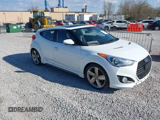2013 Hyundai Veloster Turbo z VIN KMHTC6AE4DU117883, wystawiony jako IAAI lot #41805601 z przebiegiem Nie podano mil oraz . Historia ofert i sprzedaży dostępna na DreamBid. Obrazek 1.