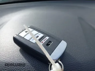 2016 Acura TLX V6 z VIN 19UUB2F38GA005123, wystawiony jako IAAI lot #41369100 z przebiegiem 150 475 mil mil oraz . Historia ofert i sprzedaży dostępna na DreamBid. Obrazek 11.