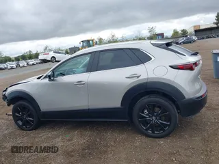 2024 Mazda CX-30 S Select Sport z VIN 3MVDMBBM3RM664352, wystawiony jako IAAI lot #42190340 z przebiegiem 10 068 mil mil oraz . Historia ofert i sprzedaży dostępna na DreamBid. Obrazek 15.