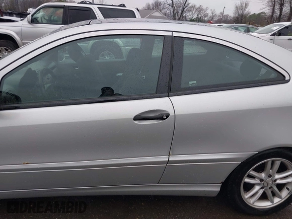 2002 Mercedes-Benz C 230/260/280/320 with VIN WDBRN47J62A228093, listed as a IAAI auction lot 41834495 with 164,436 mi miles and . Bid and sale history available at DreamBid. Image 14.