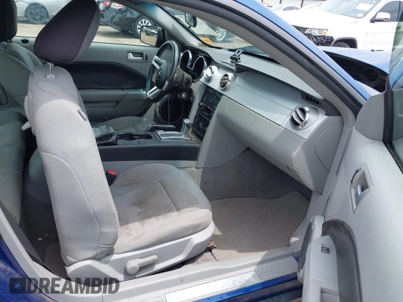 2008 Ford Mustang Deluxe with VIN 1ZVHT80NX85120503, listed as a IAAI auction lot 42530285 with 171,570 mi miles and . Bid and sale history available at DreamBid. Image 5.