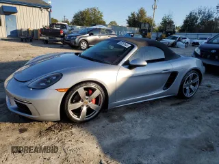 2017 Porsche 718 Boxster S z VIN WP0CB2A80HS240690, wystawiony jako Copart lot #85253644 z przebiegiem 107 598 mil mil oraz Szkoda całkowita • Salvage title. Historia ofert i sprzedaży dostępna na DreamBid. Obrazek 1.