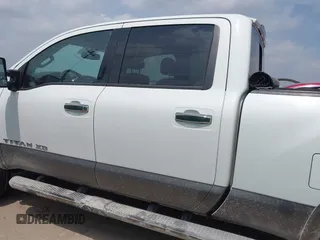 2017 Nissan Titan SV z VIN 1N6AA1F40HN515190, wystawiony jako IAAI lot #42044459 z przebiegiem 122 392 mil mil oraz . Historia ofert i sprzedaży dostępna na DreamBid. Obrazek 14.