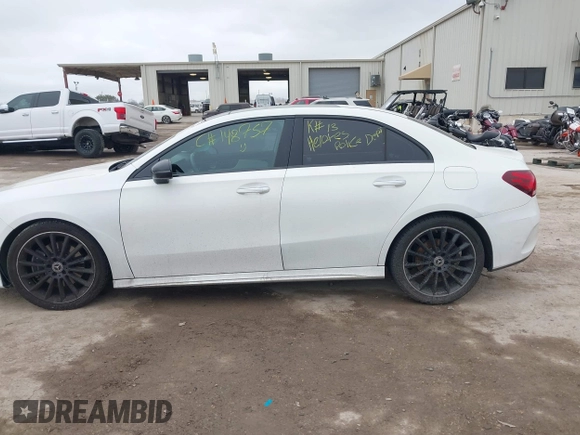 2019 Mercedes-Benz A 220 z VIN WDD3G4EB5KW012029, wystawiony jako IAAI lot #41608407 z przebiegiem 87 421 mil mil oraz . Historia ofert i sprzedaży dostępna na DreamBid. Obrazek 14.