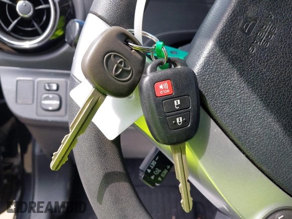2016 Toyota Prius One z VIN JTDKDTB34G1125061, wystawiony jako IAAI lot #41866419 z przebiegiem 50 617 mil mil oraz . Historia ofert i sprzedaży dostępna na DreamBid. Obrazek 11.