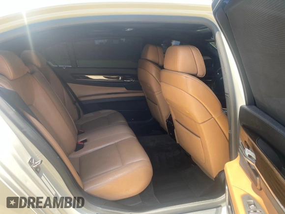 2010 BMW 7 Series 750Li z VIN WBAKB8C58ACY64395, wystawiony jako Copart lot #81823294 z przebiegiem 137 375 mil mil oraz Szkoda całkowita • Salvage title. Historia ofert i sprzedaży dostępna na DreamBid. Obrazek 6.