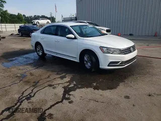 2017 Volkswagen Passat S z VIN 1VWAT7A33HC033174, wystawiony jako Copart lot #57341605 z przebiegiem 197 560 mil mil oraz Szkoda całkowita • Salvage title. Historia ofert i sprzedaży dostępna na DreamBid. Obrazek 14.