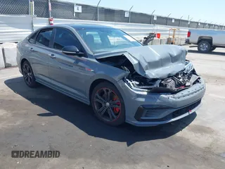2019 Volkswagen Jetta GLI S z VIN 3VW6T7BU9KM153175, wystawiony jako IAAI lot #42099719 z przebiegiem 90 608 mil mil oraz . Historia ofert i sprzedaży dostępna na DreamBid. Obrazek 1.