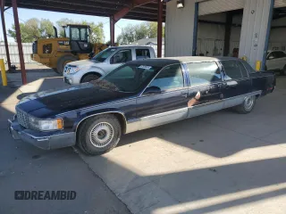 1996 Cadillac Fleetwood z VIN 1G6DW52P2TR710009, wystawiony jako Copart lot #67530934 z przebiegiem 127 910 mil mil oraz Tytuł czysty. Historia ofert i sprzedaży dostępna na DreamBid. Obrazek 1.