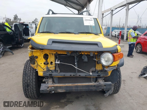 2007 Toyota FJ Cruiser with VIN JTEBU11FX70037231, listed as a IAAI auction lot 42018669 with 129,670 mi miles. Bid and sale history available at carsss.com. Image 13.