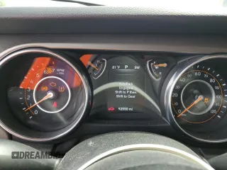 2018 Jeep Wrangler Unlimited Sport S with VIN 1C4HJXDN7JW252986, listed as a Copart auction lot 57256905 with 92,550 mi miles and Salvage title. Bid and sale history available at DreamBid. Image 9.