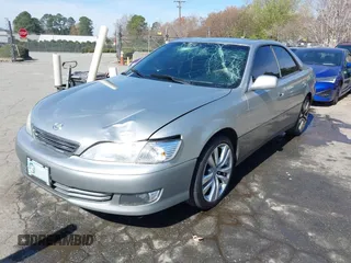 2001 Lexus ES 300 with VIN JT8BF28GX15106964, listed as a IAAI auction lot 41839927 with 148,174 mi miles. Bid and sale history available at carsss.com. Image 2.