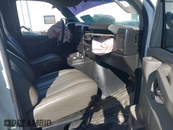 2017 Chevrolet Express Cargo Van with VIN 1GCWGAFF8H1139628, listed as a IAAI auction lot 41673116 with 173,895 mi miles. Bid and sale history available at carsss.com. Image 5.