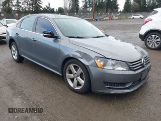 2013 Volkswagen Passat SE w/Sunroof & Nav with VIN 1VWBP7A33DC072530, listed as a IAAI auction lot 41906797 with 118,110 mi miles. Bid and sale history available at carsss.com. Image 1.
